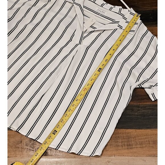 NEW! Francesca's Emory Park Striped V-neck Collared Short Sleeve Cuffed Large - Picture 3 of 8